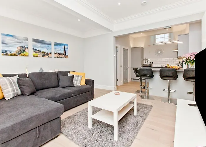 Modern & Spacious 1 Bed Apt, West End
