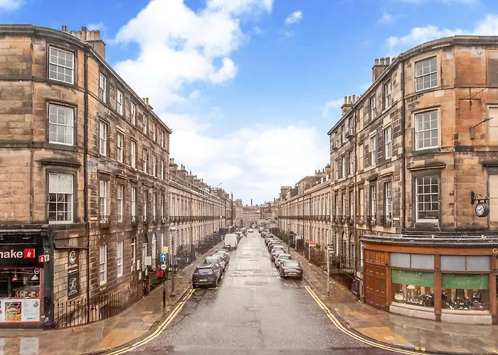 Modern & Spacious 1 Bed Apt, West End